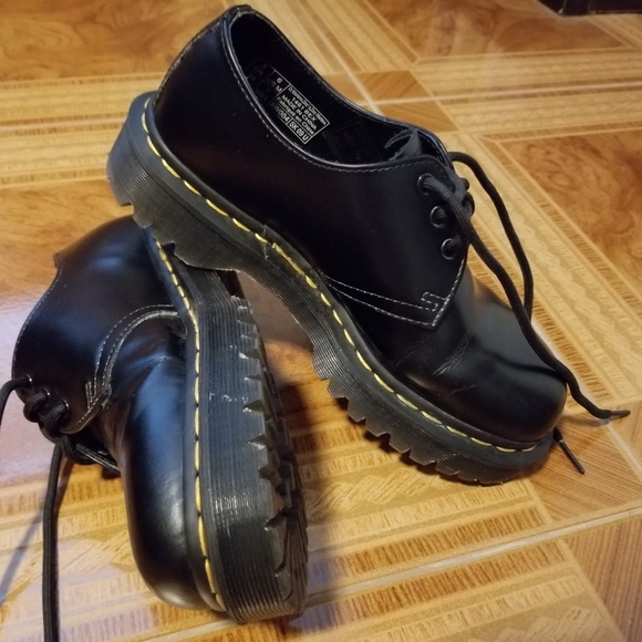 Dr. Martens Shoes - Doc Martens 1461 Bex Black Oxford Size 7